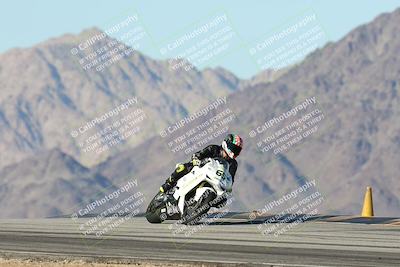 media/Dec-01-2025-Moto Forza (Mon) [[2daa91e15f]]/3-Beginner Group/Session 4 Turn 9/